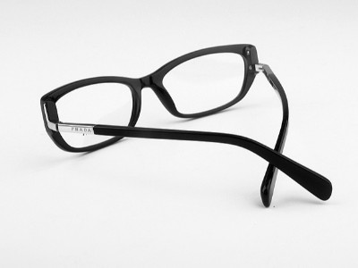 眼鏡架不小心給弄壞了怎么辦呢？選用聚厲牌電子密封膠