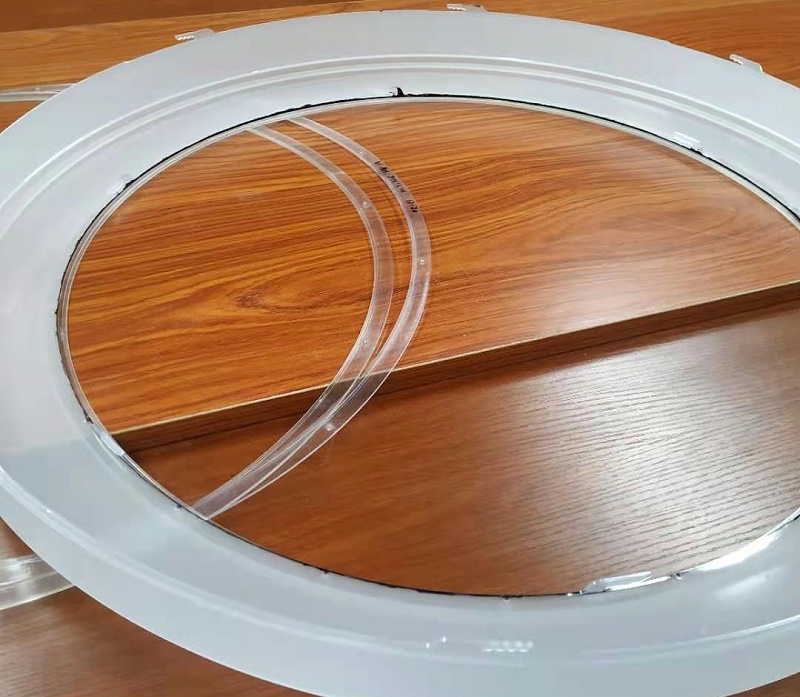 燈具是照明工具的統稱，包括除光源外所有用于固定和保護光源所需的全部零部件，以及與電源連接所需的線路附件。在保護環境、珍惜資源的理念深入人心的今天，燈具用什么膠粘既牢固又環保？