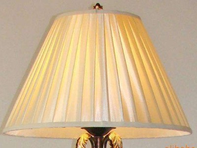 塑料uv膠水在燈罩粘接上的應(yīng)用