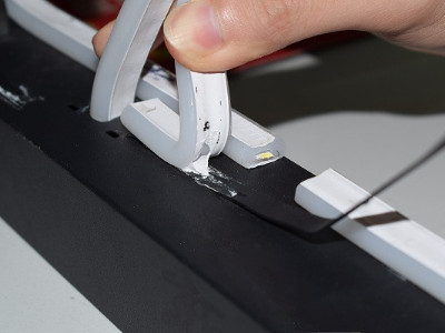 聚力TPU專用快干膠用于粘接軟PVC燈條不發(fā)白有韌性！