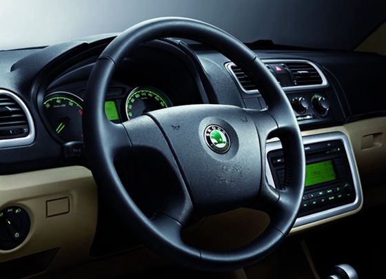 汽車方向盤膠水怎么選？選用聚力牌膠水專業技術指導解決難題