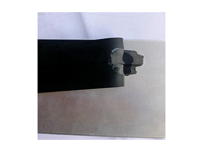 橡膠粘金屬膠水案例，聚力這款膠粘接強度高達到撕裂材質效果