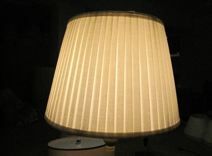 亞克力燈罩粘接膠水，聚力牌亞克力專用膠水透明無痕跡符合環(huán)保標準